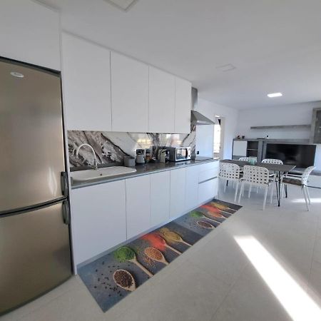 Newly Reformed 2 Bedroom Apartment In The Center Of Los Cristianos Los Cristianos  Eksteriør bilde