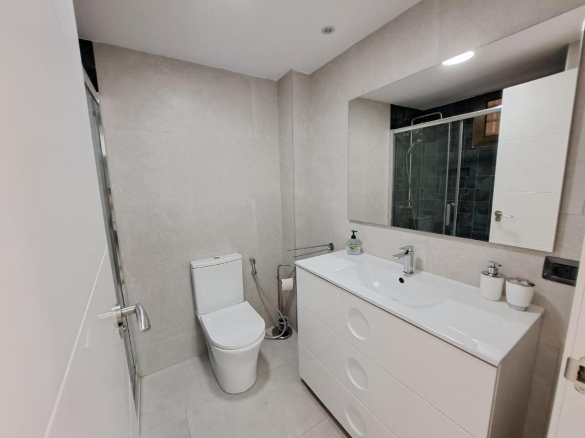 Newly Reformed 2 Bedroom Apartment In The Center Of Los Cristianos Los Cristianos  Eksteriør bilde