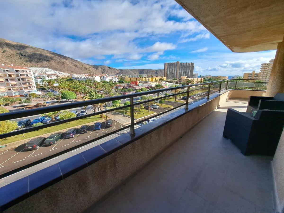 Newly Reformed 2 Bedroom Apartment In The Center Of Los Cristianos Los Cristianos  Eksteriør bilde