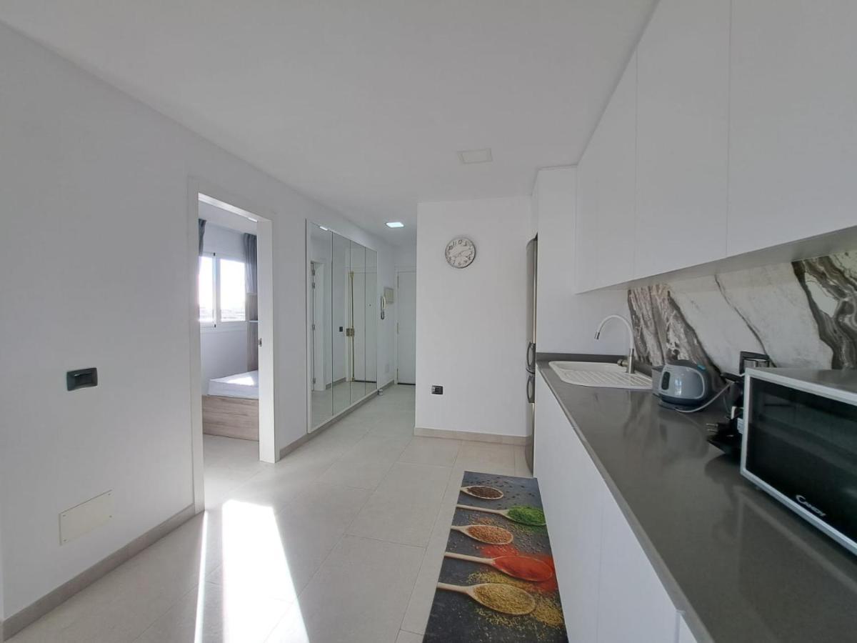 Newly Reformed 2 Bedroom Apartment In The Center Of Los Cristianos Los Cristianos  Eksteriør bilde