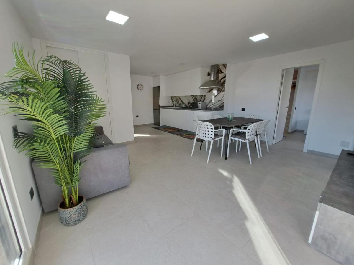 Newly Reformed 2 Bedroom Apartment In The Center Of Los Cristianos Los Cristianos  Eksteriør bilde