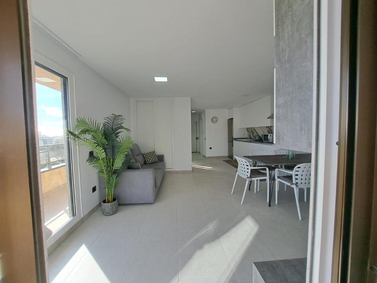 Newly Reformed 2 Bedroom Apartment In The Center Of Los Cristianos Los Cristianos  Eksteriør bilde